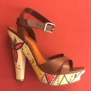 Aldo chunky heels, cool details, brown straps